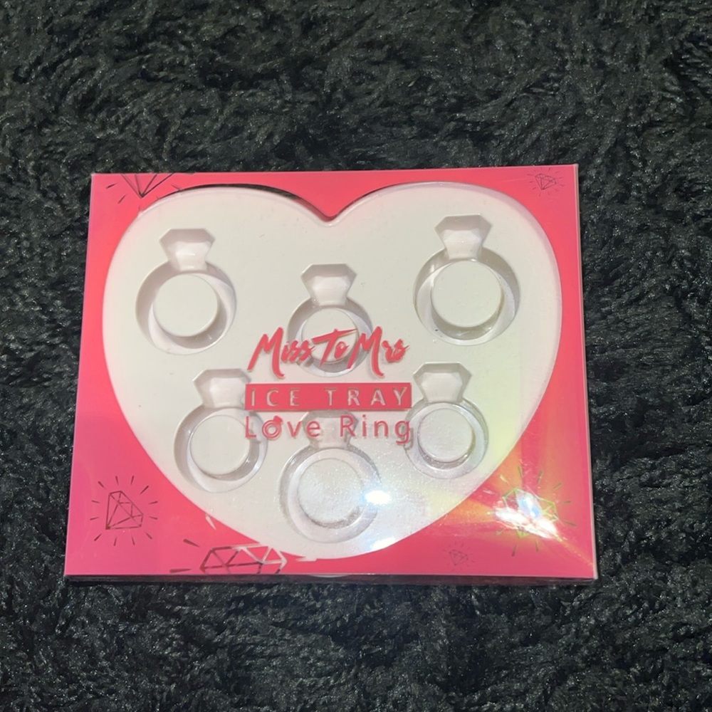 Ring ice tray